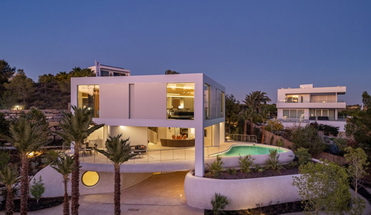 o_1io0j116a193g1c7g1il2qqk1gtb2d