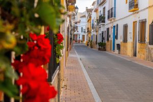 Narrow,Streets,Of,A,Mediterranean,Village,,With,Balconies,And,Windows