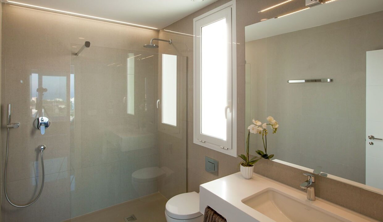 o_1isb1v5oh18titadcu1nlh15db1v