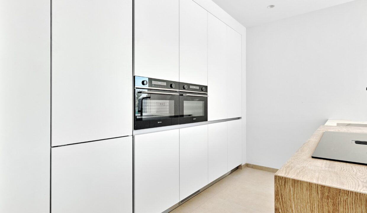 o_1is8sfb2khrt16ti1bh41uf71uge34