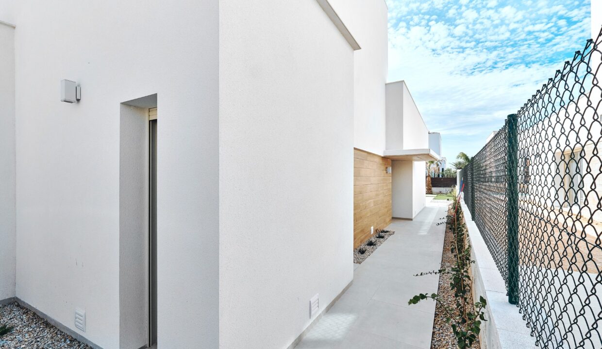 o_1is8sfb2l4btg7scce1pd8g2e3l