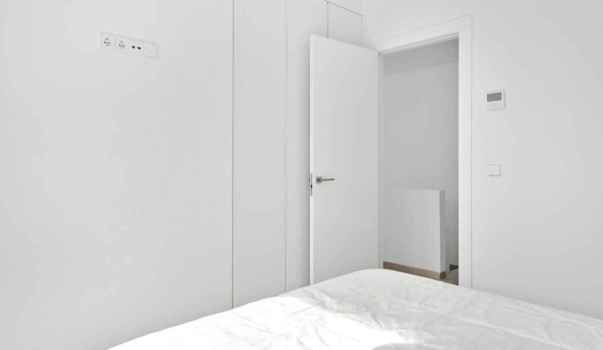 o_1is8sfb2l9k01n8h8cteuv1jv03s