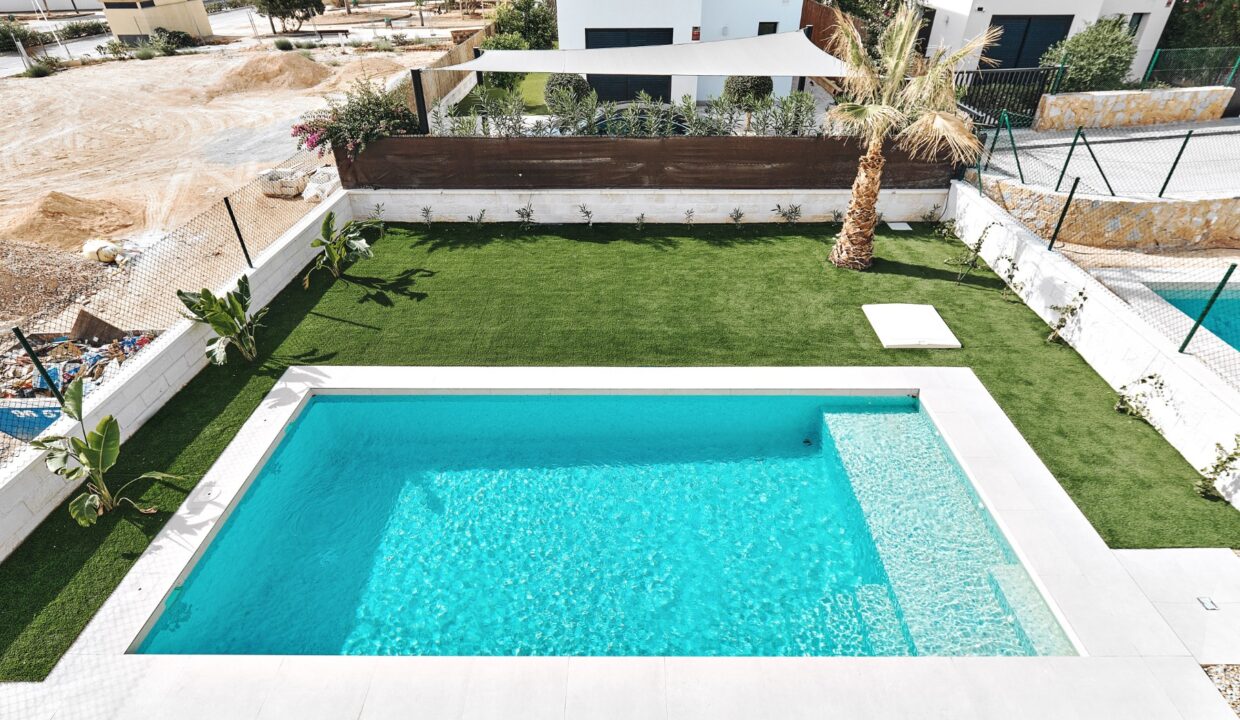 o_1is8sfb2lj3jtav1ngu5kl75q45