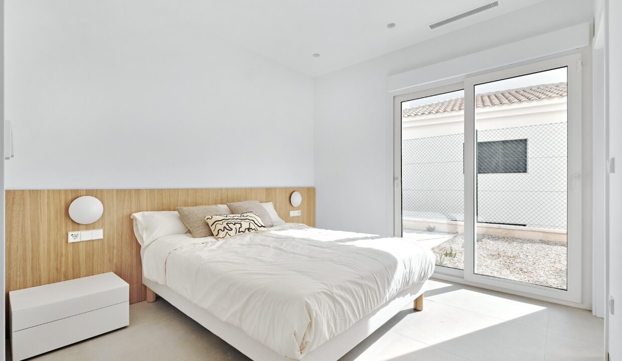 o_1is8sfb2lsah1pv81riq38851346