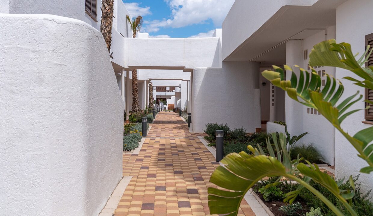 o_1iva9gjjnhihcm318e1n8r19t02c