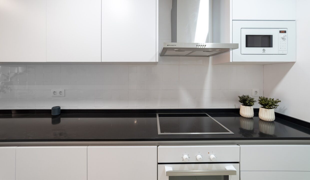 o_1iva9gjjo197nkd16vl1e0j32m2u