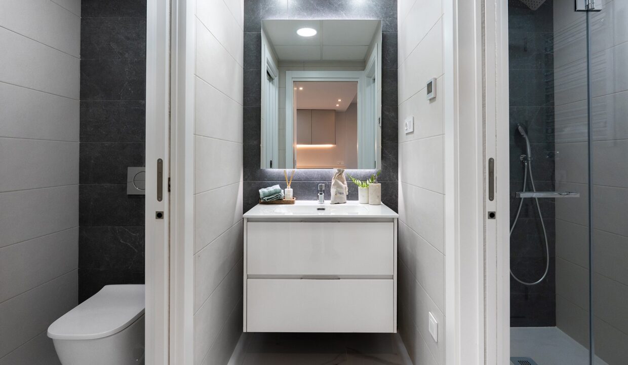 o_1ivi7nltb1igk16cla01l6g1gl2g