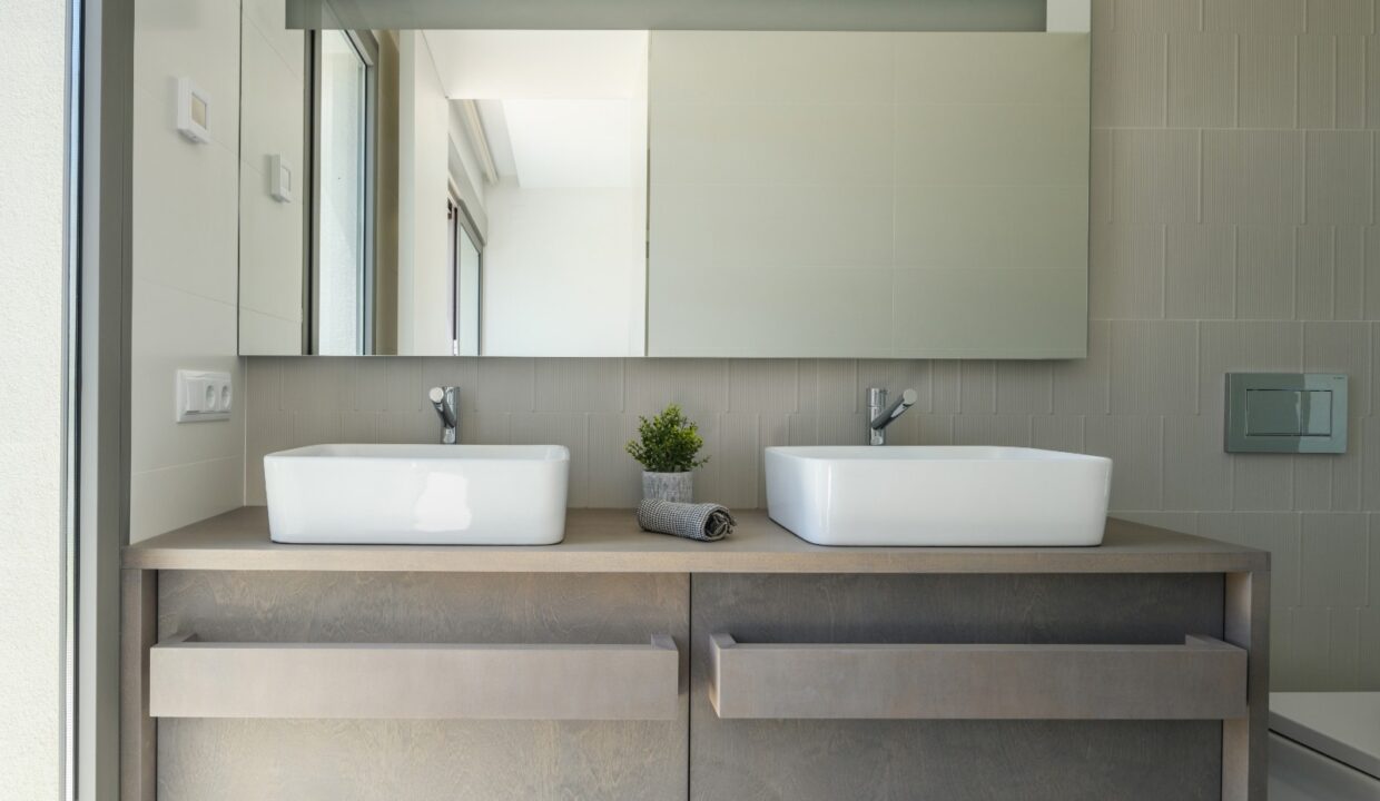 o_1ib9639qc16ls1m45mbil911mq130